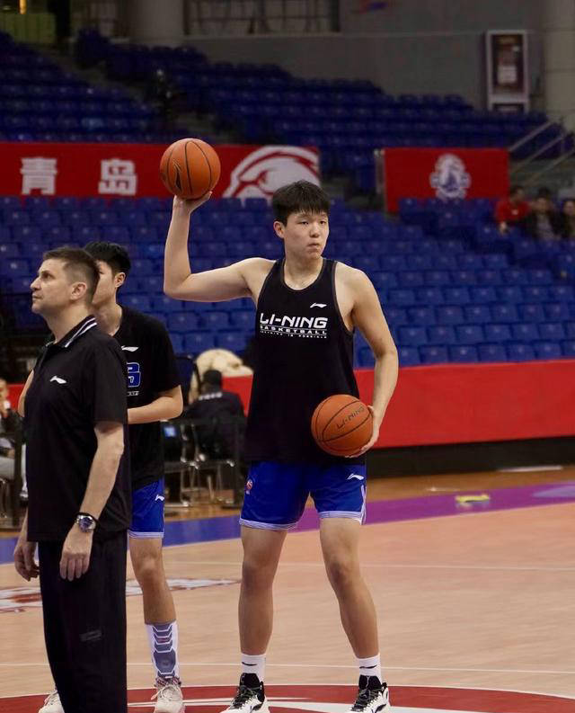 广东队员复出，迅速逆转比分取得关键胜利