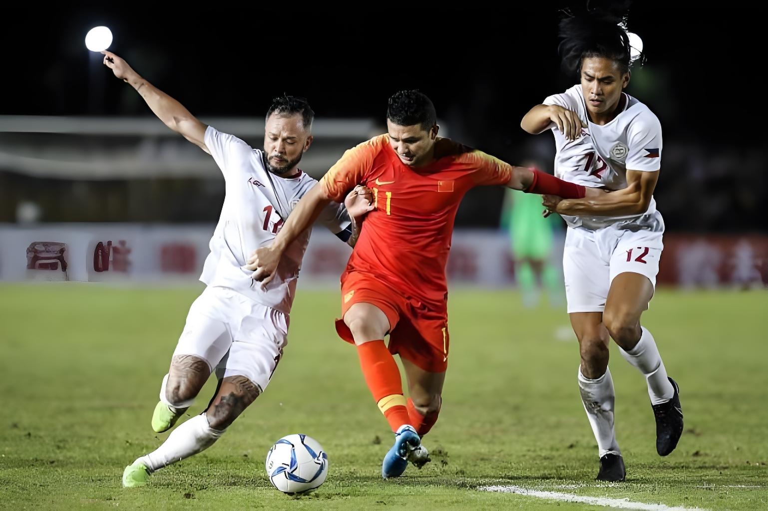 雷速直播-菲律宾代表队勇夺拳击比赛头名