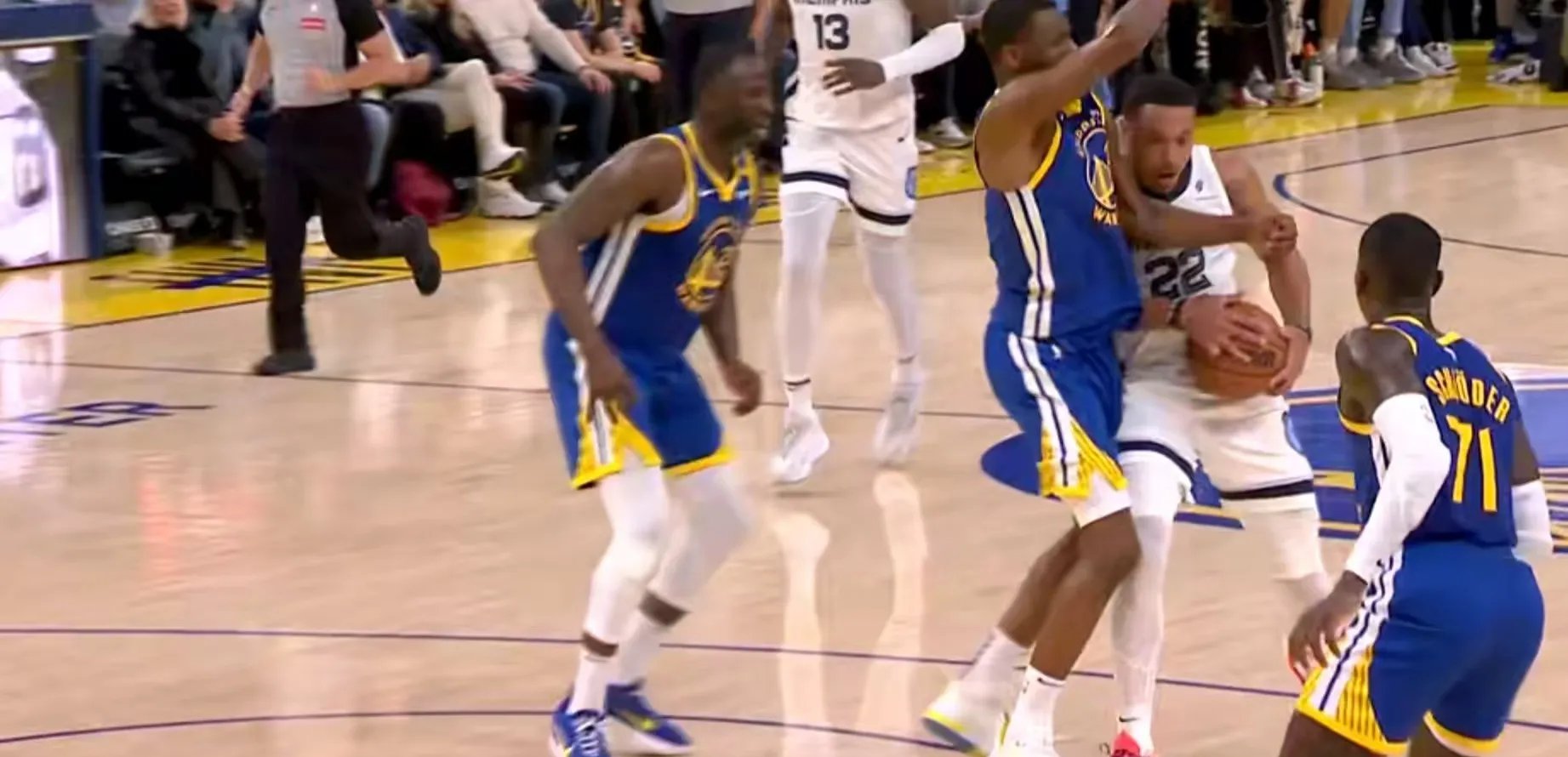 雷速官网-勇士队主场击败掘金队获得胜利